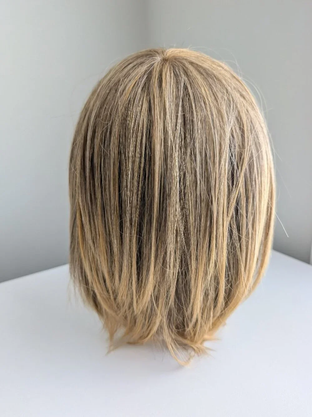 LUXHAIR Lace Front Smooth Shag Light Golden Brown Wig No Box Keralon Light - Picture 3 of 8